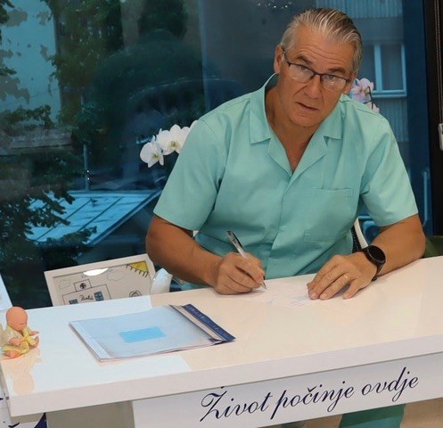 Prof. dr. Adem Balić u ordinaciji
